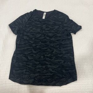 Lululemon size 2 top